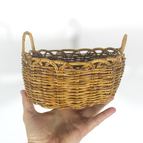 Small Vintage Hand Woven Basket with Handles - Picture 8 of 8
